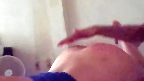 Empinando A Bunda E Apanhando