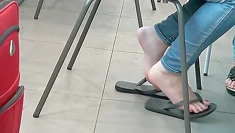 Candid Cute Girl Feet Flip Flops Faceshot Candid Cute Girl Feet Flip Flops Faceshot